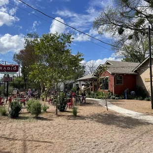 the outside of a restaurant