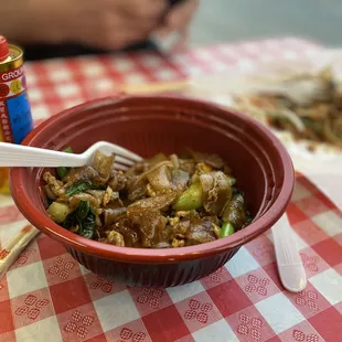 Pad see ew-- served PIPING hot