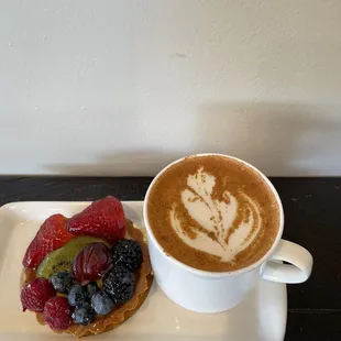 spanish coffee with fruit tart dessert