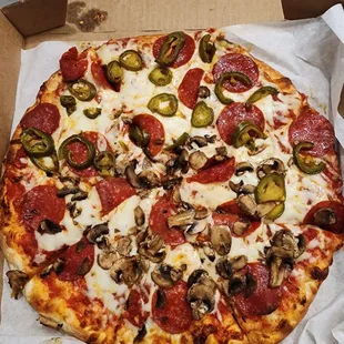 Small pizza pep, half jalapeños, half mush