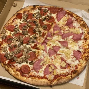 Large 1/2 Pepperoni/Mushroom &amp; 1/2 Canadian Ham/Pineapple