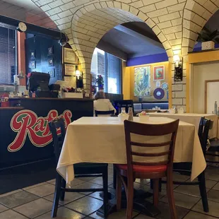 Dining room very dated - very 1970s