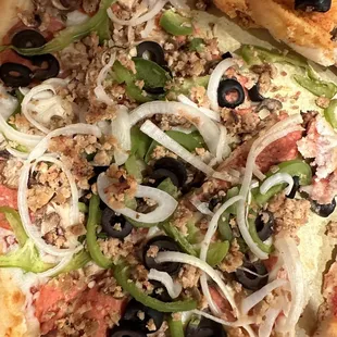 Deluxe pizza; tastes like cardboard