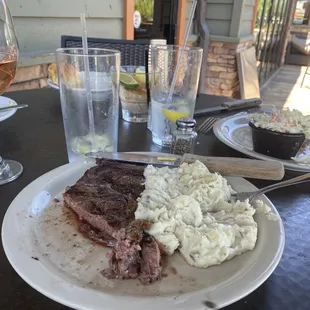 Ribeye w/garlic potatoes
