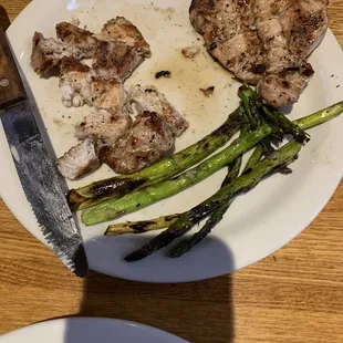 Perfectly seasoned pork chops! &amp; yummy asparagus!