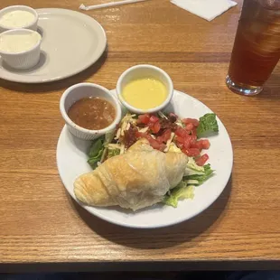 House Salad with house dressing.