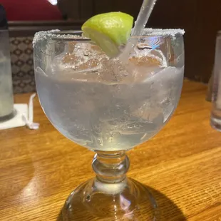 a margarita in a glass