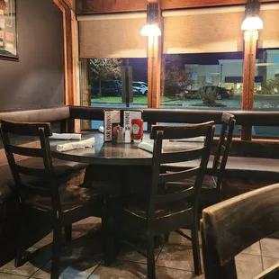 Look at this cute table option!