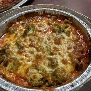 Crustless pepperoni, onion, jalapeños, green olives and mushrooms