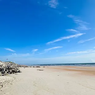 Steps away from the Ragga Surf Cafe. Amazing beach and view.