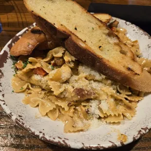 Wicked pasta with chicken! Solid choice.