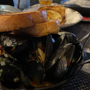 Wicked Mussels-pick de gallo and chorizo