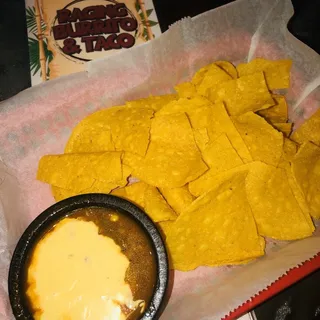 Queso Dip & Chips