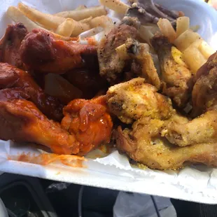 chicken wings and fried chicken, fried chicken wings, poultry, bbq wings, chicken wings, fried chicken, food, bbq chicken, chicken