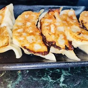 6pcs 6 Gyoza.. I asked for it extra seared