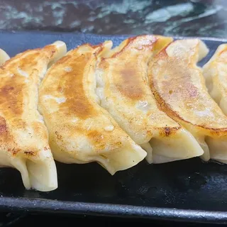 6 Gyoza