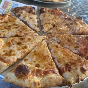 Amazing cheese pizza