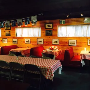 The right side of the dining room has cozy booths.