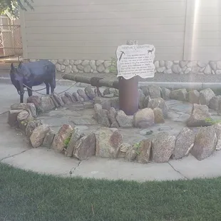 The areas tra statue remembering the gold mining era