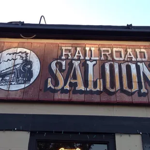 the sign for the restaurant