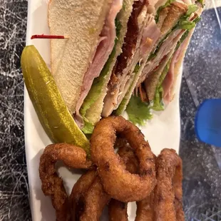 Club with onion rings