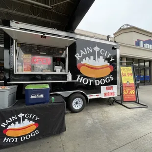 a hot dog truck