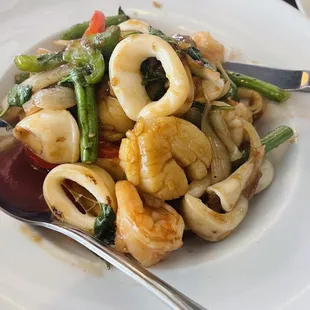 Basil seafood platter ($24.95) : Sautéed scallops, calamari and shrimp with basil sauce