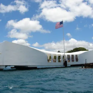 Pearl Harbor Tour - USS Arizona Memorial