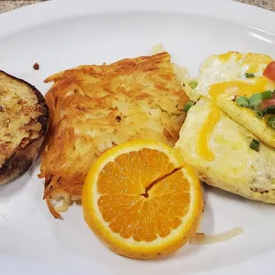 a plate of breakfast foods