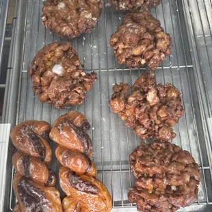 These are huge and flavorful tiger claws and apple fritters! I recommend getting these.