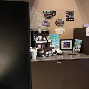 Condiments area