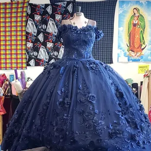 A beautiful, dark blue dress for a quinceañera. So pretty! :)