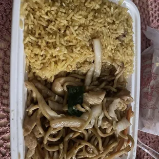 a container of noodles, meat and vegetables