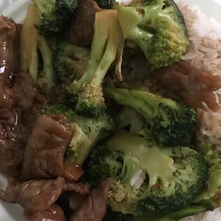 Beef with broccoli $7 lunch special