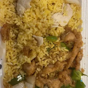 Look like they put canned chicken in the rice ...but this the Black Pepper Chicken/chicken fried rice lol!! Smh