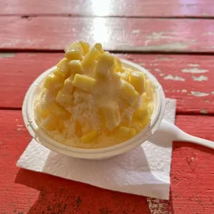 I picked the mango with some ice cream and mochi. So delicious.