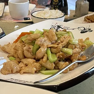 Chicken w/ Cashew Nuts