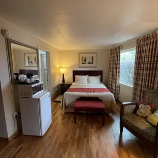 Queen bed 2