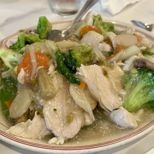 Hai Kow, white meat chicken stir fry with vegetables, on menu