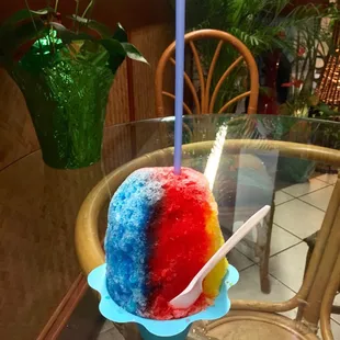 Small classic shaved ice. Banana. Vanilla. Strawberry.