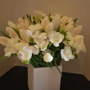 We&apos;re often called upon to do many designer&apos;s flowers for their stores and events. Many design boutiques already know of us.