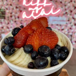 It&apos;s raining berries acai bowl