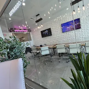 a view of a restaurant from the outside
