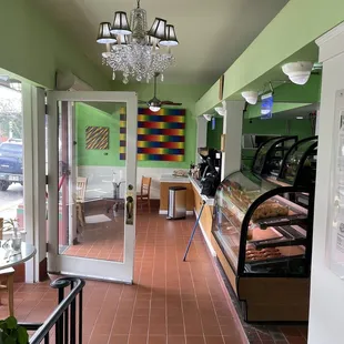 Overall view of the front of the cafe