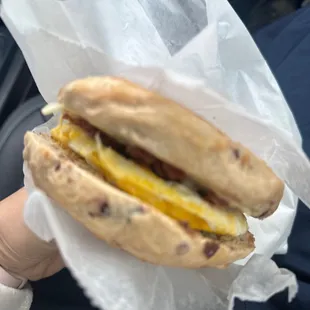 Bagel egg &amp; bacon sandwich