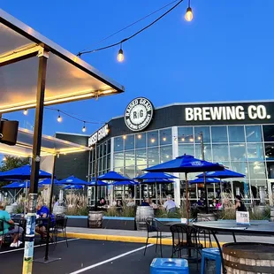 Outdoor seating and bar.