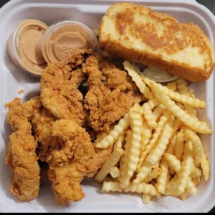 6 chicken fingers combo There's cole slaw under the bread