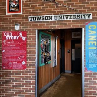 the entrance to the town of towson university