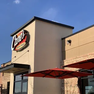 the outside of a restaurant