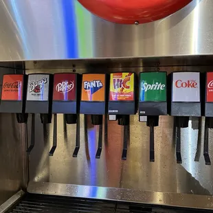 Fountain soda selection. (With nugget / pebble ice!) Sweet tea (sweetened and unsweetened) to the right. Lemonade behind the counter.